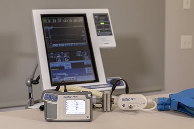 Certifier FA+ attached to a ventilator