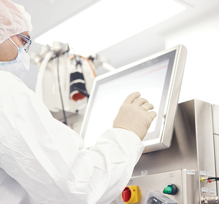 Cleanroom engineer ensures the efficiency of cleaning systems